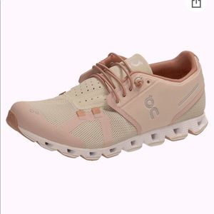 On cloud 5 running sneakers 💕